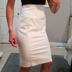 Express white fully lined pencil skirt